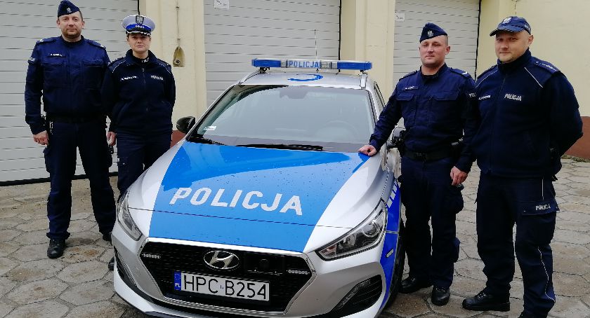 Leżał na torach i czekał na pociąg. Pomoc policjantów przyszła w ostatniej chwili