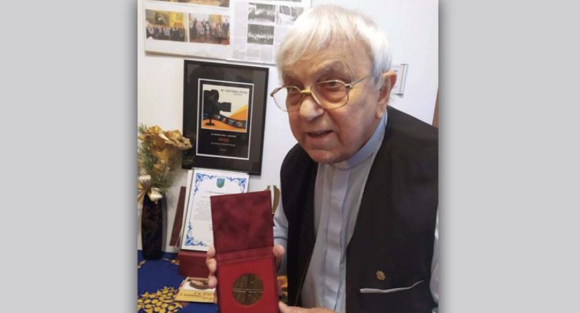 O. Feliks Poćwiardowski - werbista, misjonarz, filmowiec. Za swoje dzieło misyjne otrzymał nagrodę           
