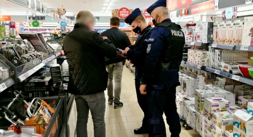 Posypały się mandaty za brak maseczek. Kontrole są w sklepach i autobusach