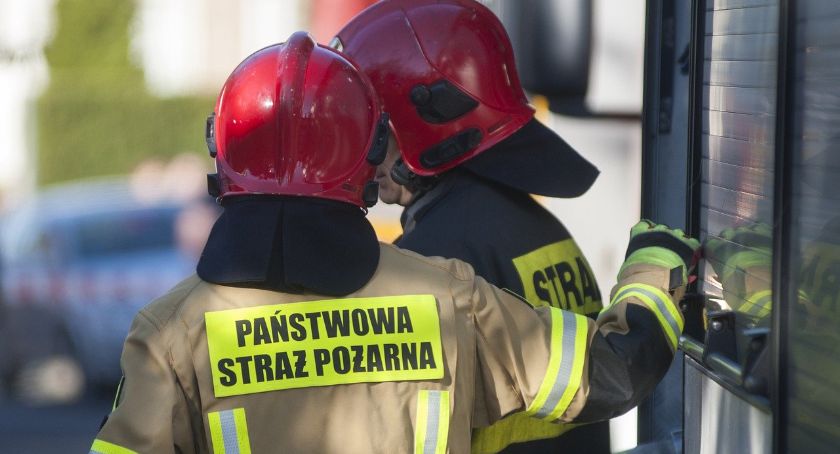 Pożar mieszkania w Wiągu. 43-latek trafił do szpitala