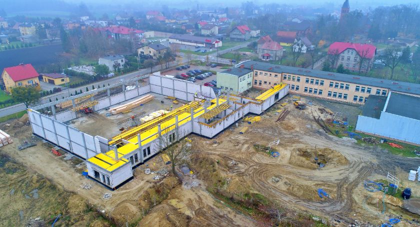 Budowa nowej hali sportowej w Bukowcu postępuje. Kiedy zakończenie prac?