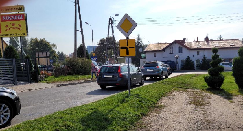 Stłuczka w Przechowie. Kierowca renault wymusił pierwszeństwo