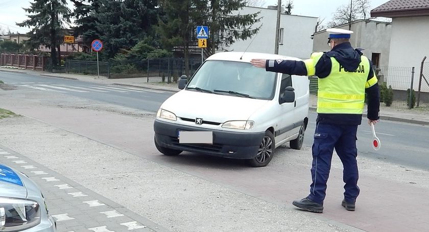 Kolejny kierowca jechał bez prawka. Wpadł z innego powodu
