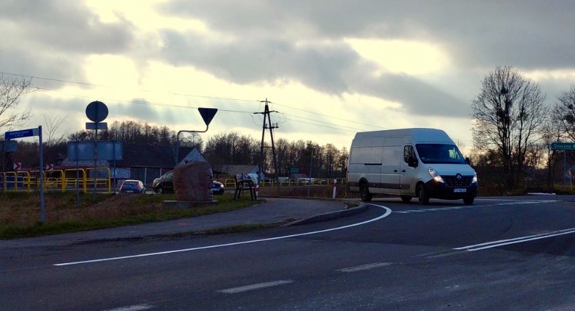 Nie ma już sygnalizacji świetlnej w Dworzysku. Ustawiono ją w związku z budową S5