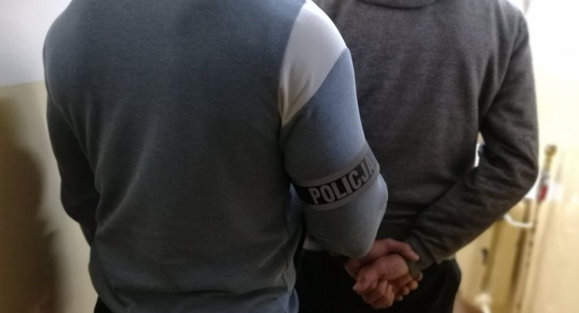 Kolejny kierowca zwrócił na siebie uwagę policjantów podejrzanym zachowaniem. Za co go zatrzymano?