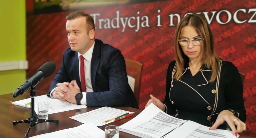 Jaki będzie budżet Świecia w 2022 roku? Urzędnicy mogą liczyć na spore podwyżki wynagrodzeń
