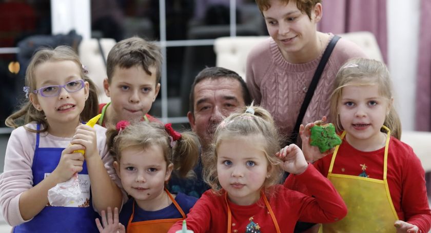 Wielkie pieczenie pierników przez wolontariuszy, dzieci z Domu Dziecka i harcerzy [ZDJĘCIA]