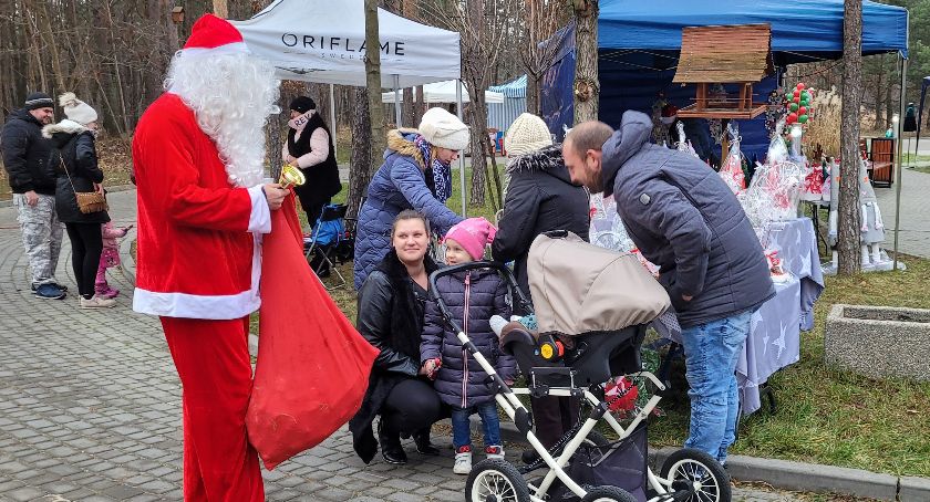 Świąteczny kiermasz w parku Wodnym. Możecie tam znależć świateczne ozdoby, prezenty i... świętego Mikołaja! [ZDJĘCIA]