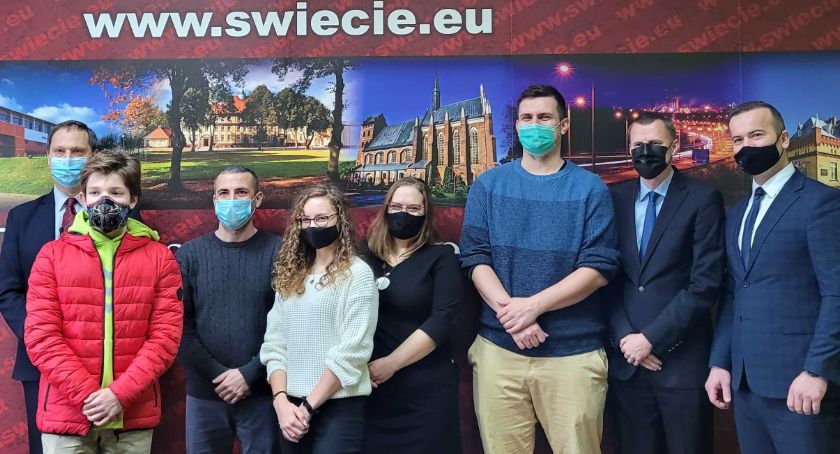 Kalendarz ze zdjęciami mieszkańców wydała gmina Świecie. Gdzie można go zobaczyć?
