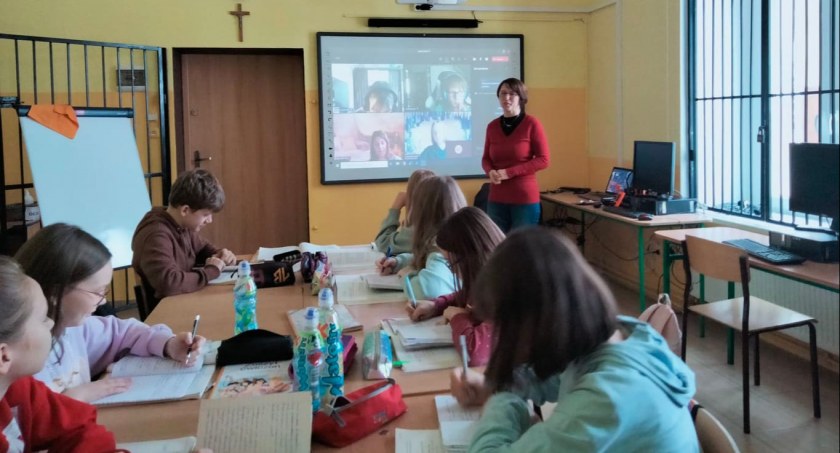 Nieobecność w szkole z powodu kwarantanny? W Niewieścinie wyszli temu naprzeciw 