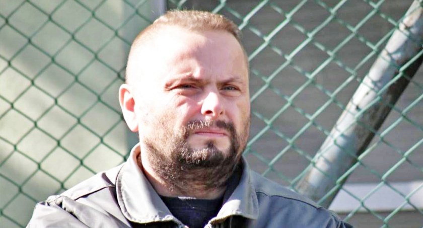 Tomasz Metera: pilot śmigłowca, który został nauczycielem. Poznajcie Mężczyznę z Klasą