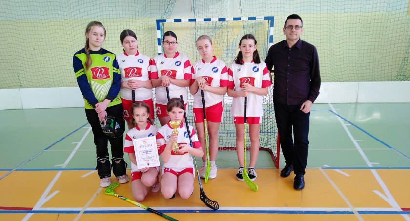 Dziewczyny z Niewieścina czwarte w finale wojewódzkim Igrzysk Dzieci w unihokeju