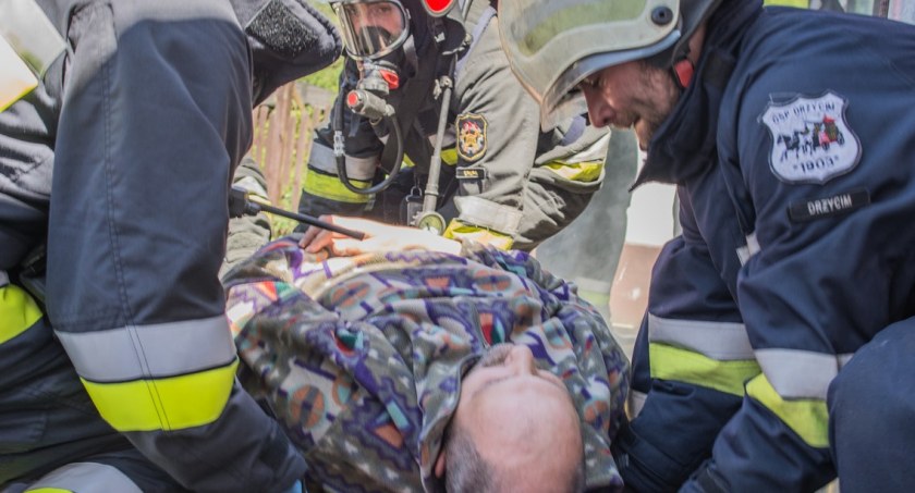 Pożar domu w Przysiersku. Trwa reanimacja mężczyzny AKTUALIZACJA