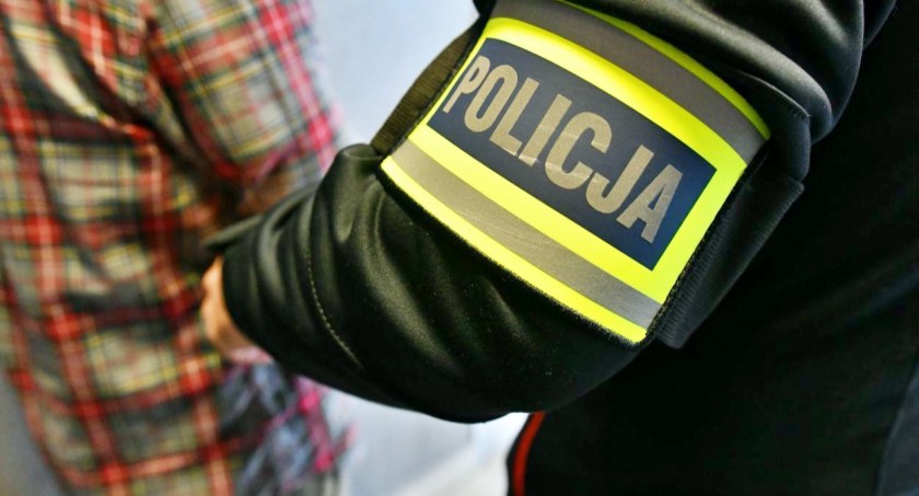 Mieszkaniec Świecia usłyszał łącznie 5 zarzutów i został objęty policyjnym dozorem. Co zrobił 21-latek?