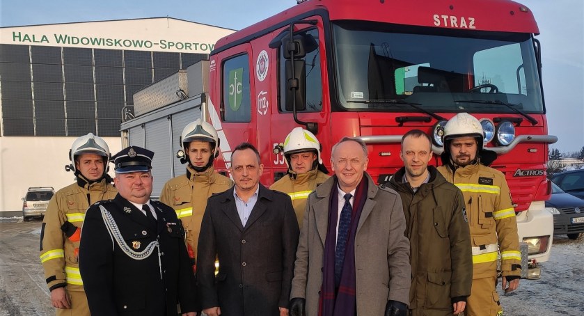 Strażacy z Brzeźna mają nowy wóz. Nie kryją radości i zadowolenia