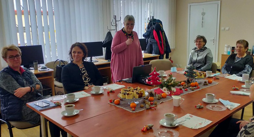W gminie Warlubie seniorzy mają swoją kawiarenkę. Przy kawie i herbacie trenują umysł