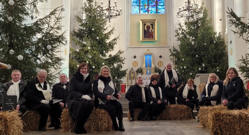 Nastrojowy koncert kolęd i pastorałek w Starej Farze w Świeciu.Występował Chór Parati Semper