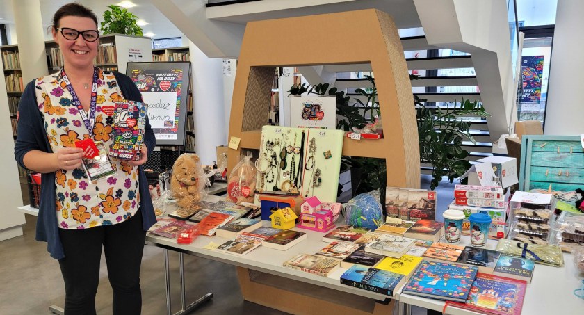 Miejska biblioteka w Świeciu już gra z WOŚP. Ruszyły pierwsze licytacje