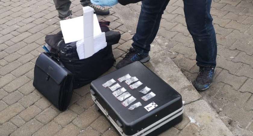 Odurzony kierowca tira jechał przez powiat świecki. Miał też przy sobie narkotyki
