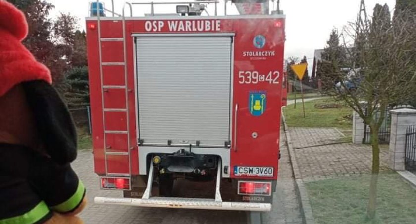 Ogień pojawił się w kotłowni. Do akcji ruszyły cztery zastępy straży pożarnej