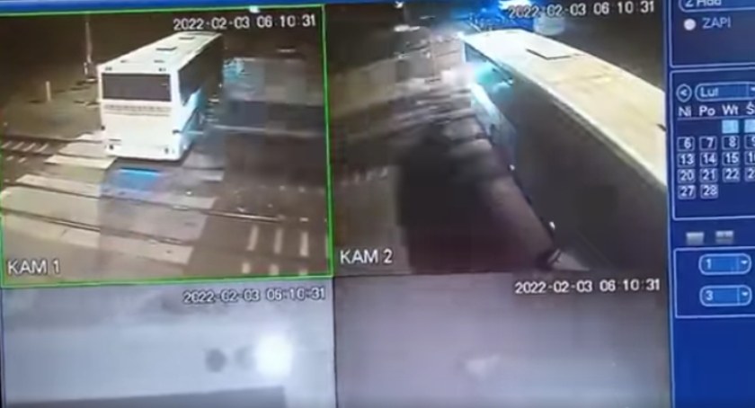 Film ze zderzenia autobusu z pociągiem w Warlubiu. Pracownicy kolei podpowiadają jak się zachować