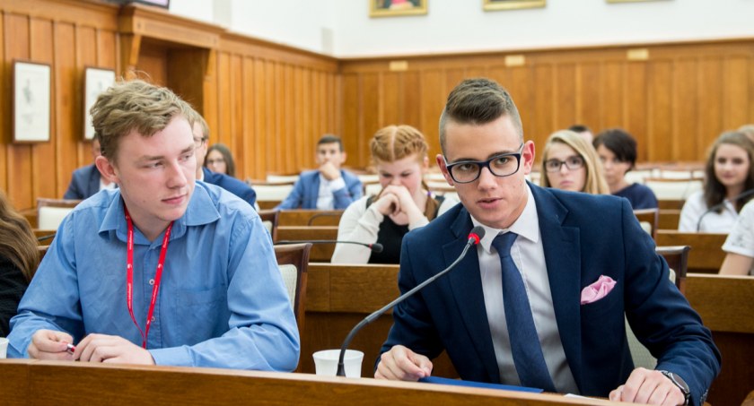Aktywiści potrzebni do Młodzieżowego Sejmiku Województwa Kujawsko-Pomorskiego. Trwa nabór