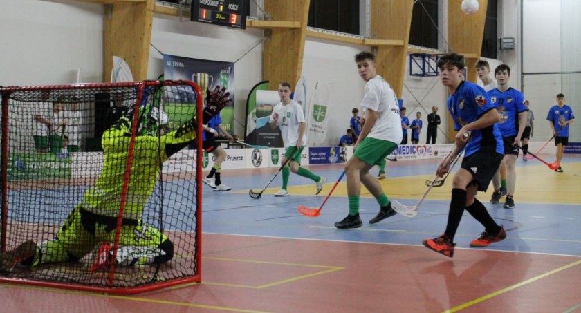 SKU SP Pruszcz awansował do półfinału Mistrzostw Polski U-16 w unihokeju