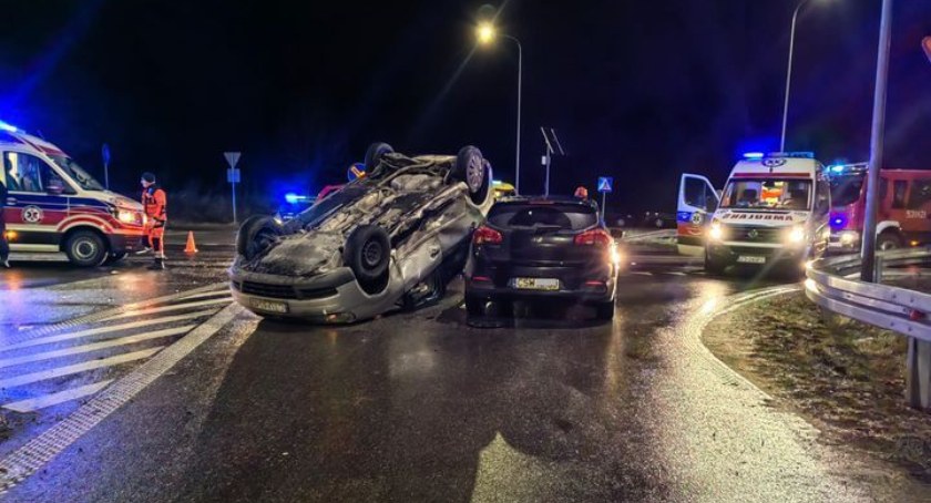 Poważny wypadek na trasie Świecie - Tuchola. Kobieta trafiła do szpitala [AKTUALIZACJA]