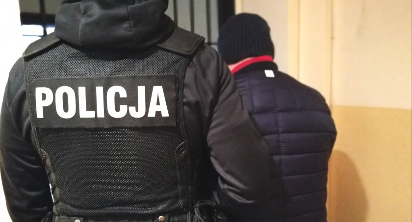 32-latek ze Świecia narkotyki trzymał w szafie. Kara może być surowa