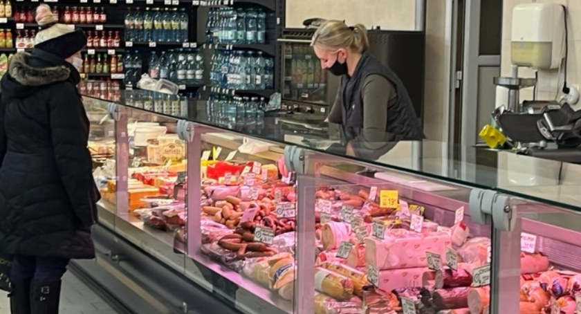 Czy zmiana podatku VAT obniży ceny w sklepach? Jak zmiany odczuli producenci i sprzedawcy z powiatu świeckiego?