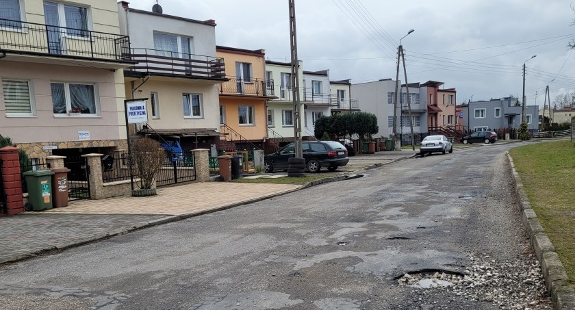 Osiedlowe ulice w Przechowie doczekają się remontu? Sprawdzamy