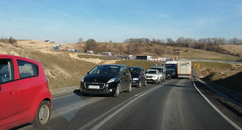 Korki na trasie z Bydgoszczy do Świecia. Ostrzegają kierowcy