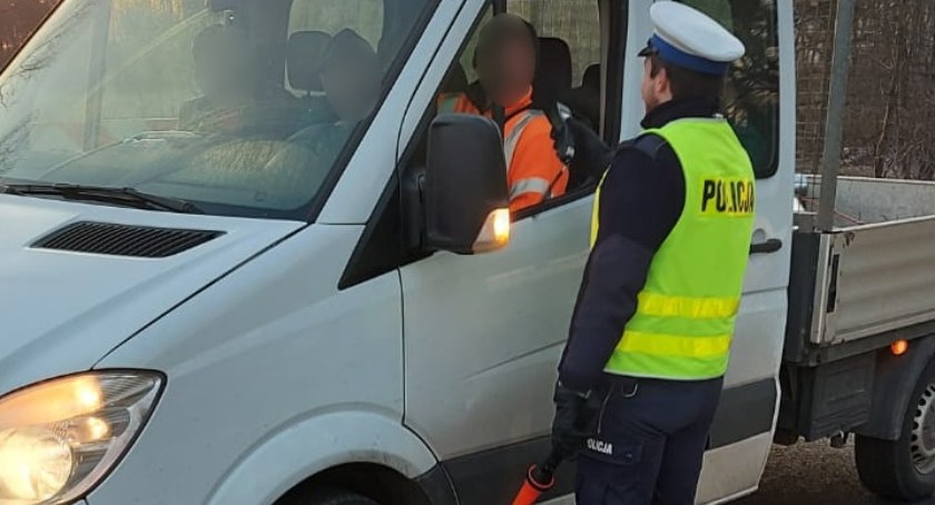 Jechał zygzkiem po piwo. To nie jedyny pijany kierowca, który wpadł w ręce policjantów z powiatu świeckiego