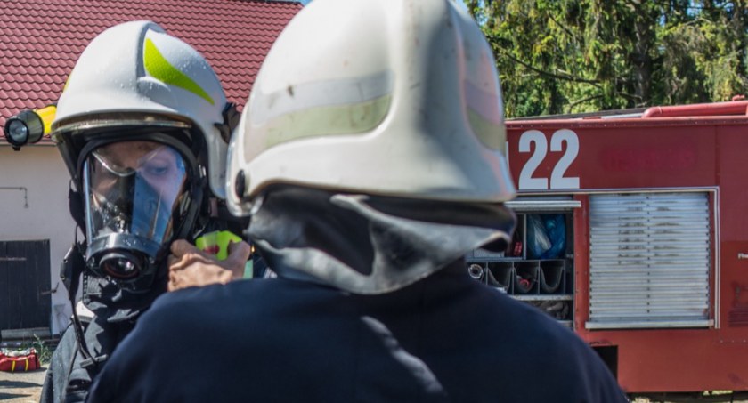 Tlenek węgla w mieszkaniach w Świeciu. Strażacy wchodzili do budynków wielorodzinnych