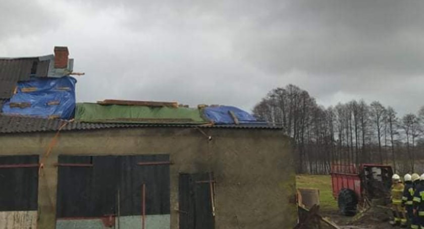 Zerwany dach, ranny motocyklista. Jakie jeszcze są skutki wichury w powiecie świeckim?