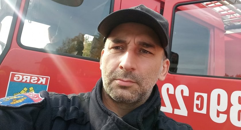 Andrzej Kędzierski jest strażakiem OSP Osie. Z jego inicjatywy powstała akcja Nakręceni nakrętkami w pomaganie