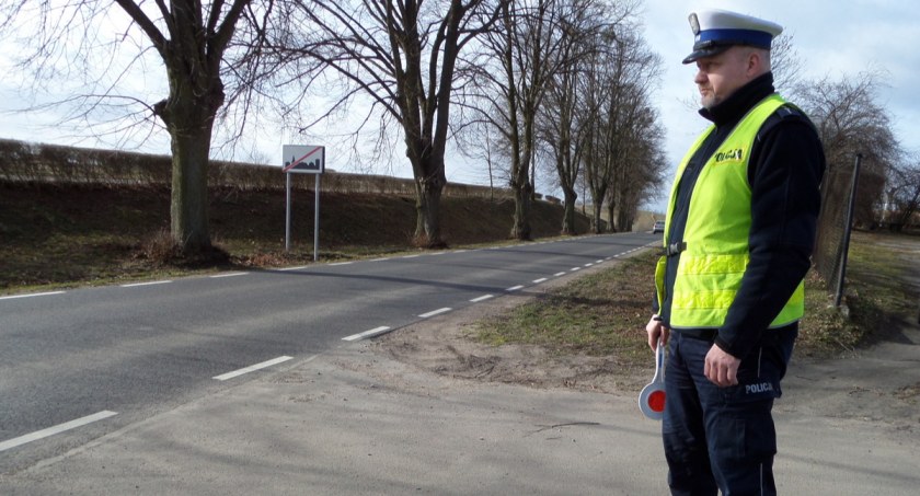 Ośmiu kierowców ukaranych za nieprawidłowe wyprzedzanie. Zatrzymania zakończyły się wysokimi mandatami