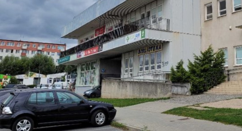 Ukradli katalizatory z dwóch aut. W nocy uchwyciłą ich kamera z monitoringu