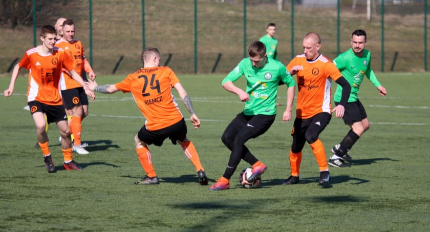 Sparta Przysiersk pokonała na początek rewanżów Victorię Niemcz-Osielsko [ZDJĘCIA]