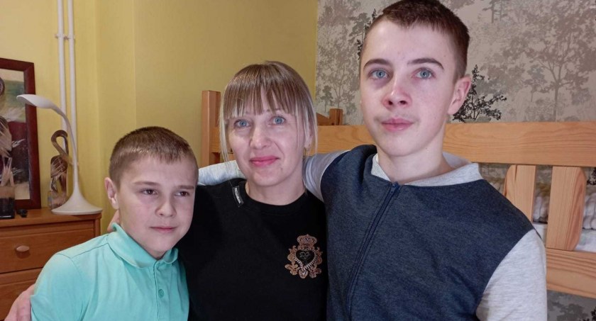 Mieszkańcy gminy Jeżewo zaopiekowali się rodziną ukraińskiego nauczyciela. Masza i jej synowie są już bezpieczni