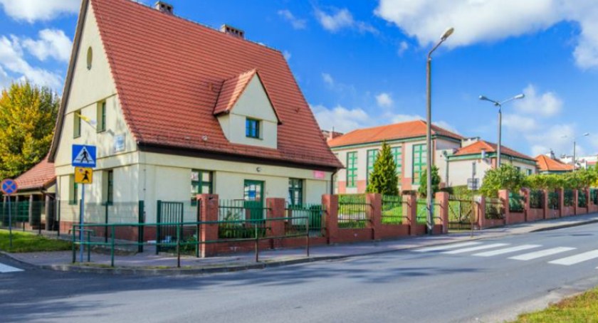 Rodzicom brakuje pieniędzy na dowożenie dzieci do szkoły. - Jesteśmy zależne od państwa - skarżą się matki