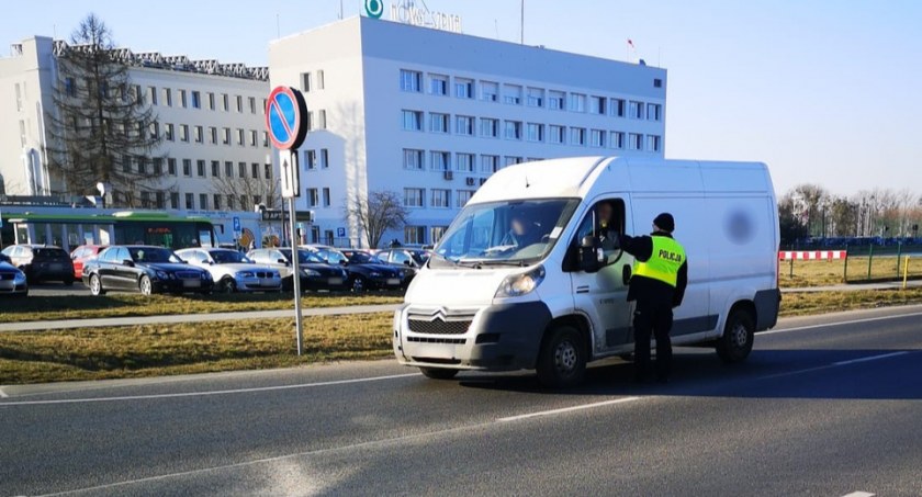 Policjanci sprawdzali, czy kierowcy są trzeźwi po weekendzie. Przebadali w Świeciu ponad 700 osób
