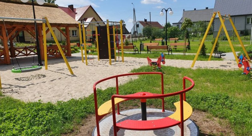 Szkoła zmieni się w dom dla uchodźców. W urządzeniu pomieszczeń pomogli mieszkańcy gminy Jeżewo i lokalne firmy