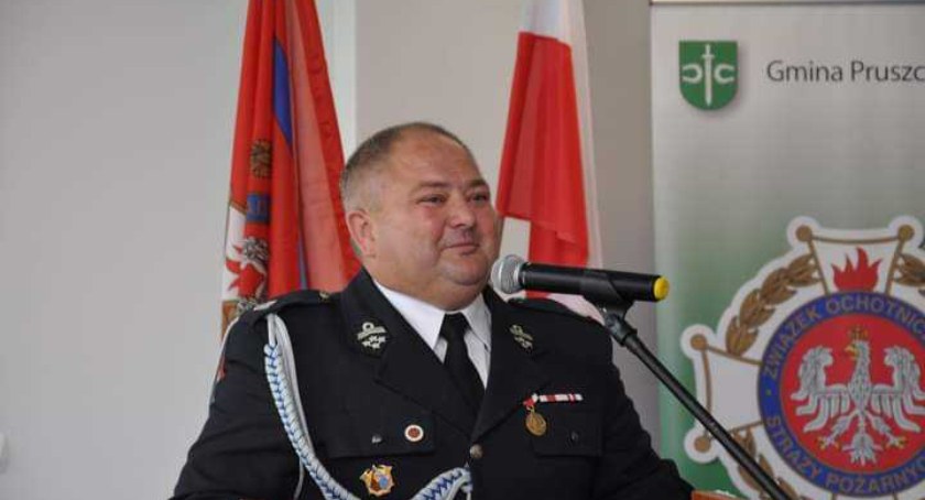 Satysfakcjonuje mnie możliwość pomagania bliźniemu - mówi Maciej Serafin. Strażakiem jest od 30 lat