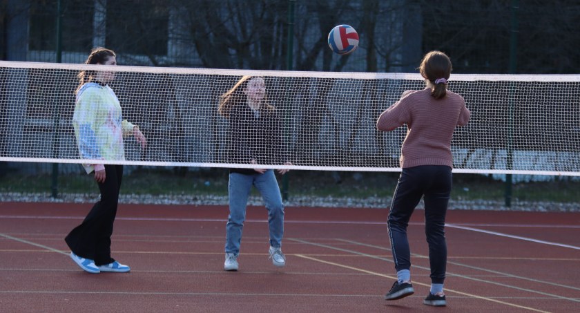 Ćwiczę, bo lubię – od poniedziałku ruszają sportowe zajęcia dla dzieci na orliku w Świeciu