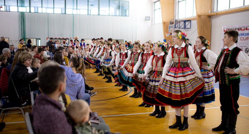 Wielkanocny stół w Pruszczu. Połączono tradycję z nowoczesnością [ZDJĘCIA]