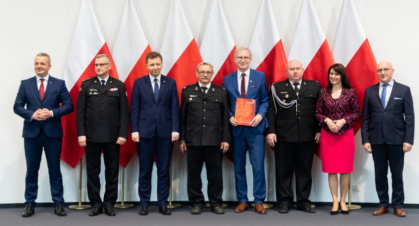 Promesy na nowe wozy wręczone. Jedna trafiła do powiatu świeckiego