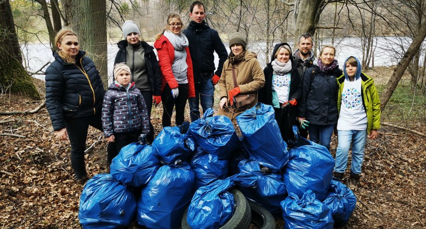 Jedni śmiecą, inni sprzątają... Operacja Czysta Rzeka we Wdeckim Parku Krajobrazowym