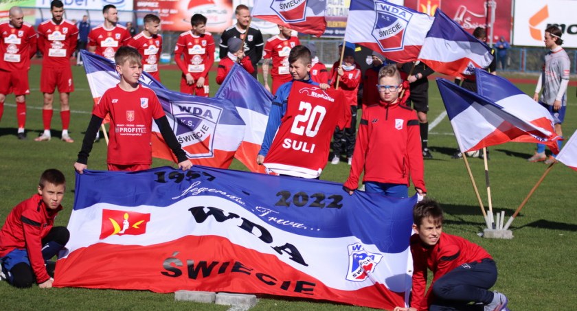 Piłkarze i kibice uczcili pamięć Sulego. Wda Świecie pokonała BKS Bydgoszcz [ZDJĘCIA]