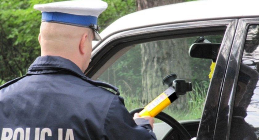 Policjanci sprawdzali trzeźwość kierowców w czasie świątecznego weekendu. Kilku straciło prawko